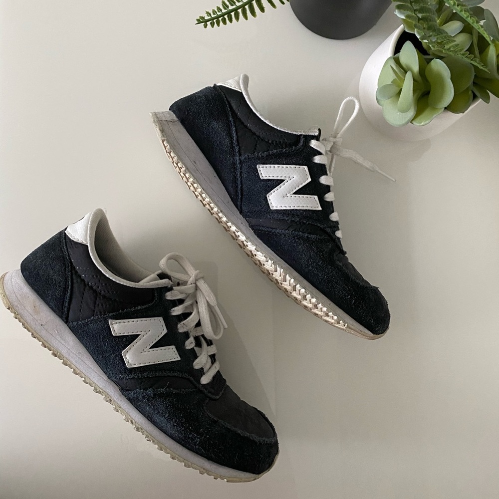 New Balance 420 in Navy